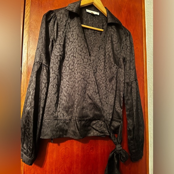 Michael Michael Kors Textured Satin Button-Down Boyfriend Shirt Sz Small Bow Tie - Picture 4 of 7